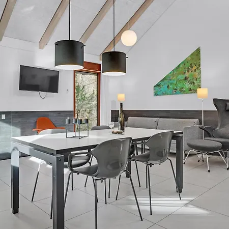 2 Bedroom Cozy In Feriehus Grenå